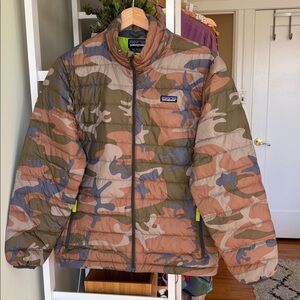 Patagonia Boys Down Sweater Puffer Jacket Forest Camo Size XL 14